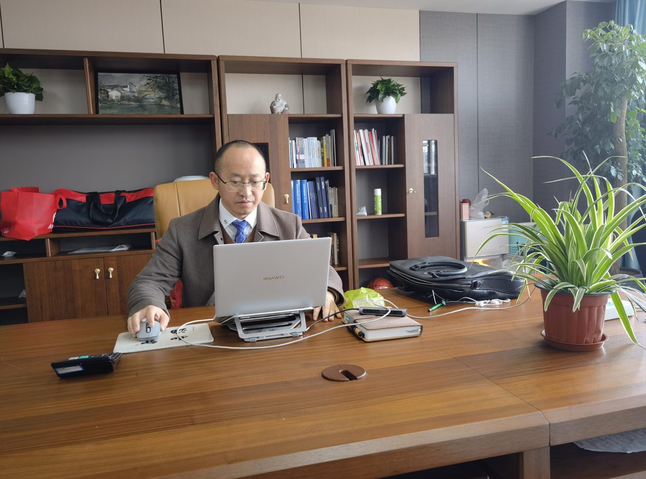 薩震節能空壓機總經理程總駐廠辦公