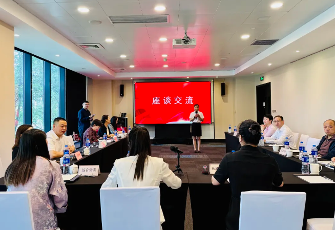 薩震節能空壓機受邀參加秋靈居民區2025年區域化黨建共建活動,并榮獲“黨建之友”榮譽稱號